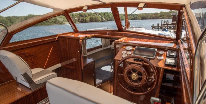 Elegant interior in wood and leather, photo: hsc