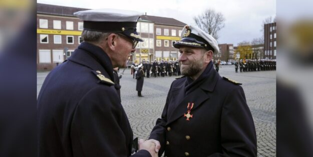 Cross of Honour of the German Armed Forces in gold in special design, photo: Rodewald