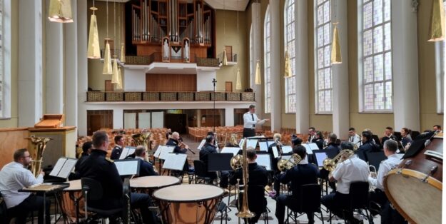 The Wilhelmshaven Naval Music Corps under the direction of frigate captain Matthias Prock at the dress rehearsal, Photo: Bundeswehr/ Hilscher
