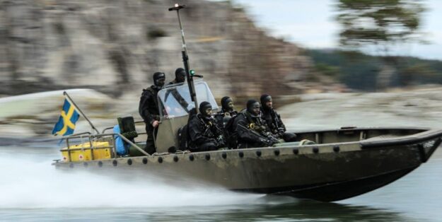 mfo_header Mission boat rescues Swedish divers. Picture: FMV