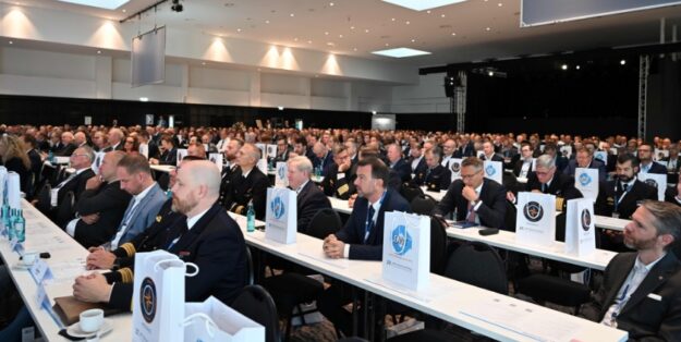 Fully occupied conference hall in Linstow, photo: hsc