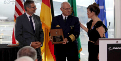 Symbolic handover of the keys to the navy, photo: Bw/Benny Rudloff