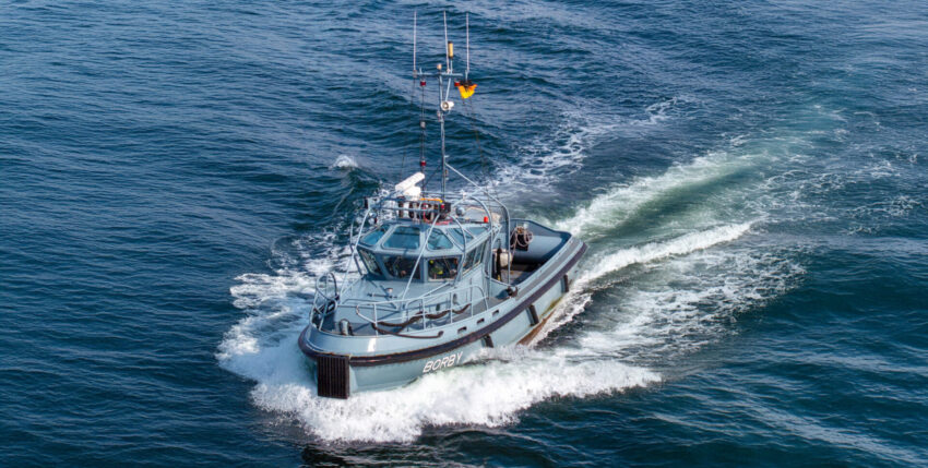 Smallest unit of the navy, tugboat "Borby" Photo: Michael Nitz Naval Press Service