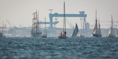 Segelboote auf der Kieler Förde während der Kieler Woche. Foto: Adobe Stock.