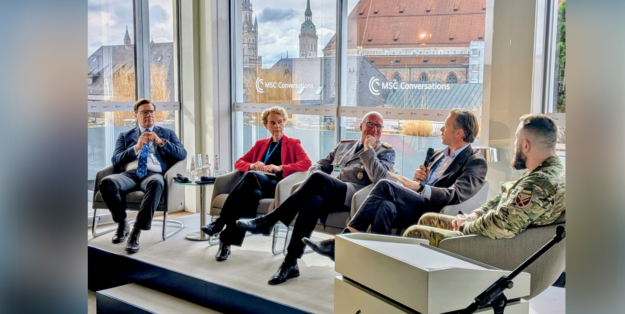 (from left) Nico Lange, moderator; Surgeon General Dr Hans-Ulrich Holtherm, Commander of the Bundeswehr Medical Academy; Kristi Raik, Director of the International Centre for Defence and Security; Gabrielius Landsbergis, former Foreign Minister of Lithuania. PM FüAkBw