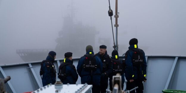 Foto: Von Beginn an sind die Offizieranwärter Teil der Crew. BW