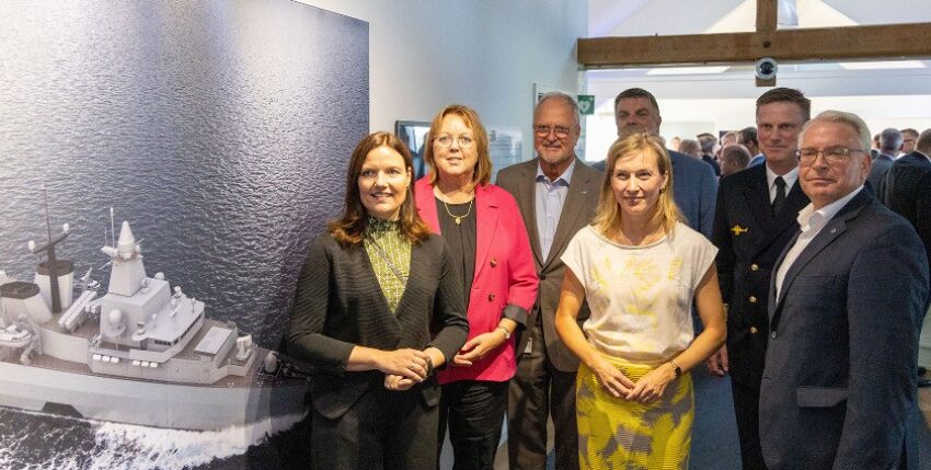 State Secretary Möller (centre) and other guests at the opening, photo: Jörn Rehder
