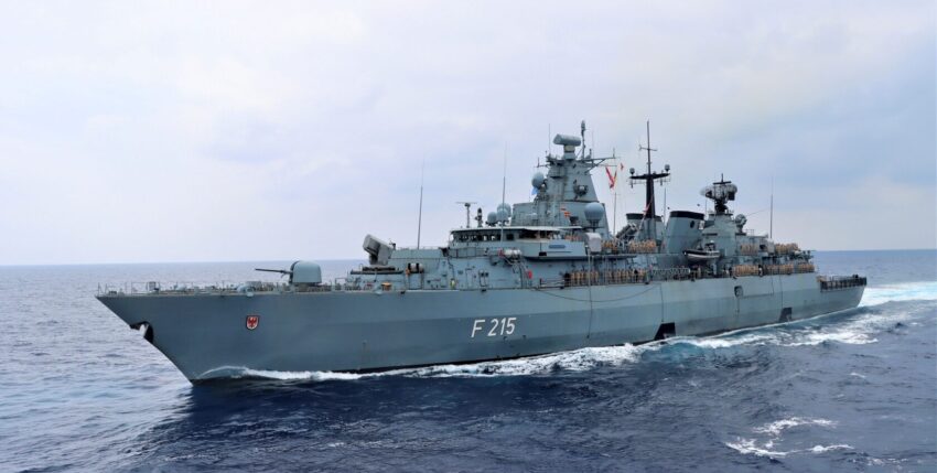 Photo: Frigate BRANDENBURG on UNIFIL mission. Study on watch systems, sleep and performance on board. Bw/Hofmann