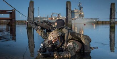 Combat swimmers (KSM) train loading during an exercise in the harbour area at the Eckernförde base, 09.06.2021.