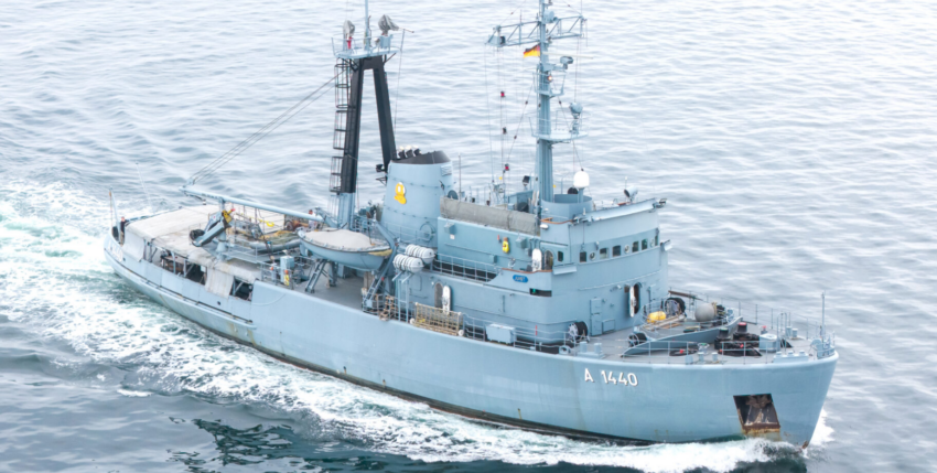 Juist ist schwimmende Ausbildungsplattform für Marinetaucher Foto: Michael Nitz