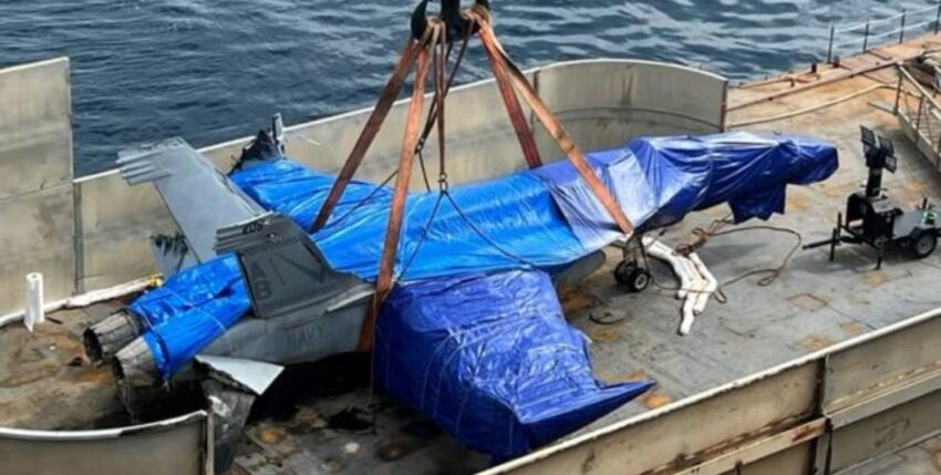 Im Mittelmeer geborgene F/A-18E Super Hornet an Bord der USNS Mendonca. Foto: US Navy