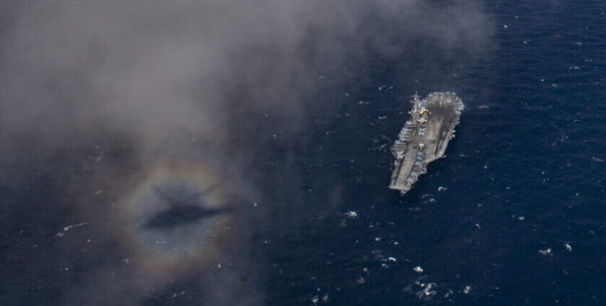 Aircraft carrier USS Carl Vinson (CVN 70) of the NIMITZ class seen from the sun. Photo: U.S. Navy/Christian Huntington