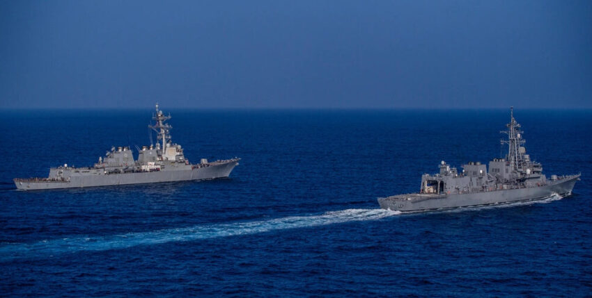 USS Mason (DDG 87) und Zerstörer Akebono (DD 108, Murasame-Klasse) im Golf von Aden. Foto: U.S. Navy/S.Alaman