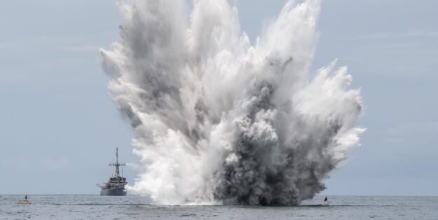 A US minesweeper of the former Avenger class at work. Photo: US Navy