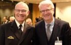 Foto: Mehr Zusammenarbeit – Dr. Reinhard Lüken und Vizeadmiral Jan Kaack. hsc
