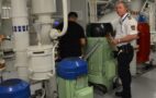 Foto: Der Polizist mit Kapitänspatent Stefan Douvier sucht nach Umweltsündern in der Schifffahrt, Steiner