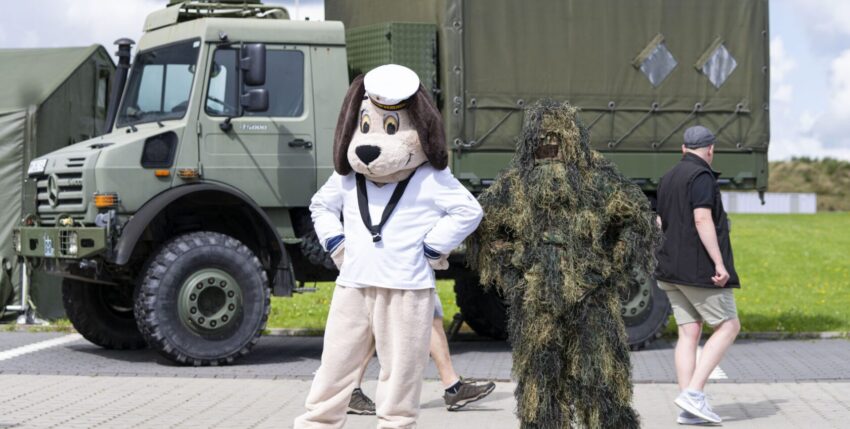 Foto: Der Tag der Offenen Tür im Marinestützpunkt Wilhelmshaven. Hier: Heppy der Bordhund ist unterwegs am Tag der Offenen Tür. Rodewald